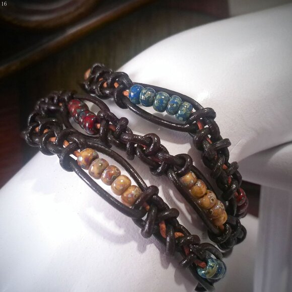 TRIPLE WRAP HITCH Black Leather Bracelet with Tan, Red & Blue Beads Size 7" - Picture 4 of 4